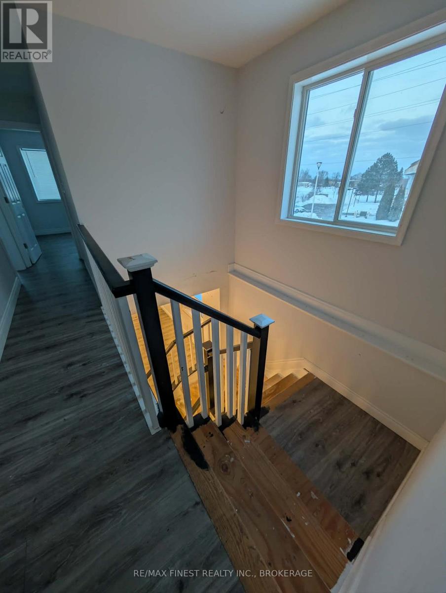 251 Conacher Drive, Kingston (Rideau), Ontario  K7K 7J9 - Photo 7 - X12827062