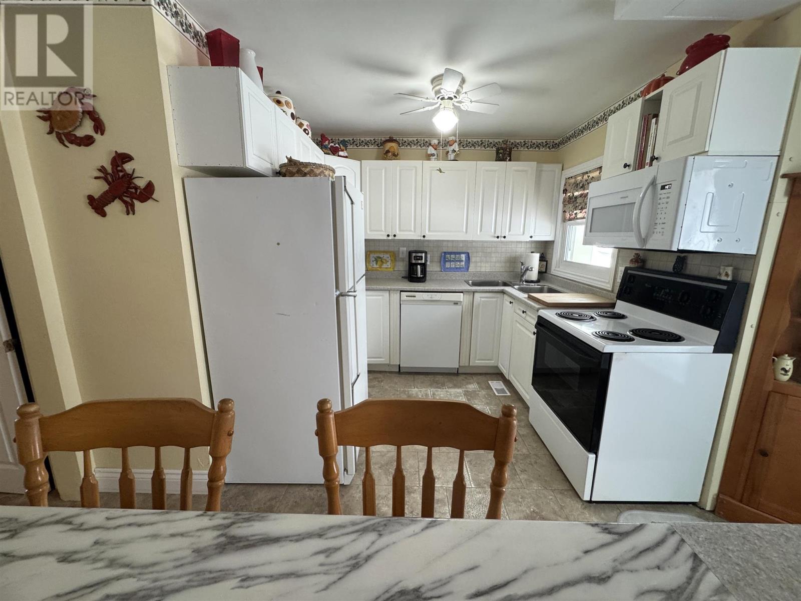 143 Dieppe Ave, Elliot Lake, Ontario  P5A 1H6 - Photo 2 - SM260373