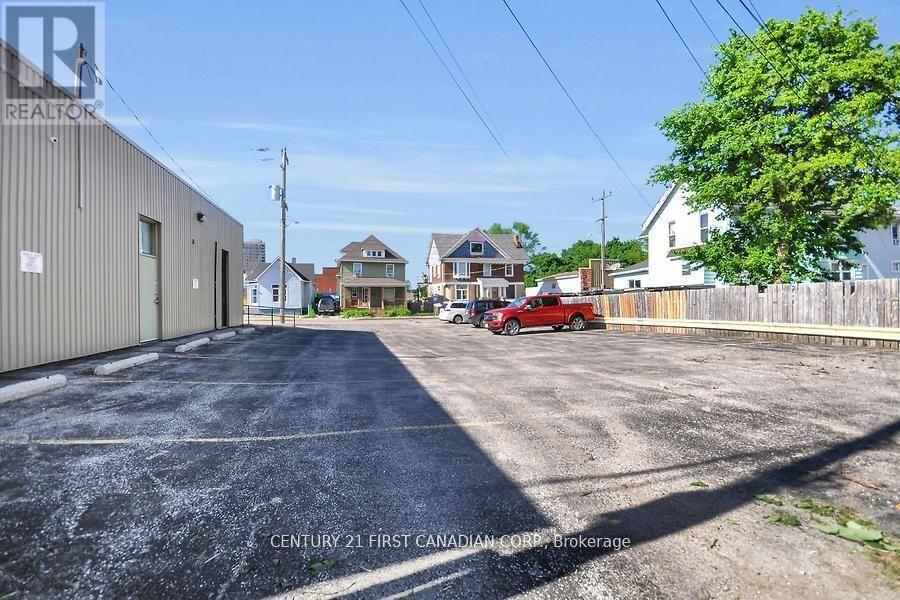 120 Vidal Street N, Sarnia, Ontario  N7T 5X5 - Photo 5 - X12827140
