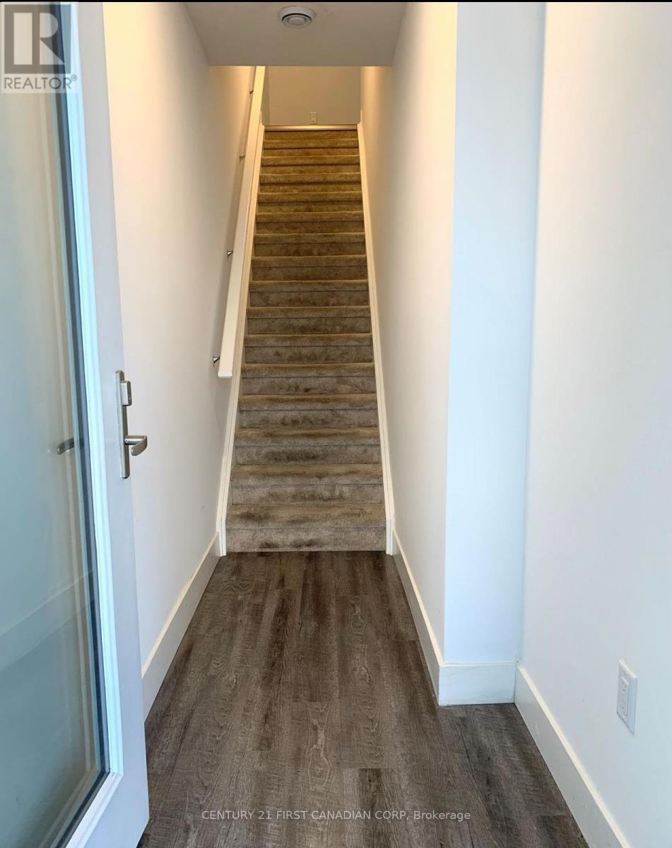 35 - 234 Edgevalley Road, London East, Ontario  N5V 0E3 - Photo 2 - X12827148