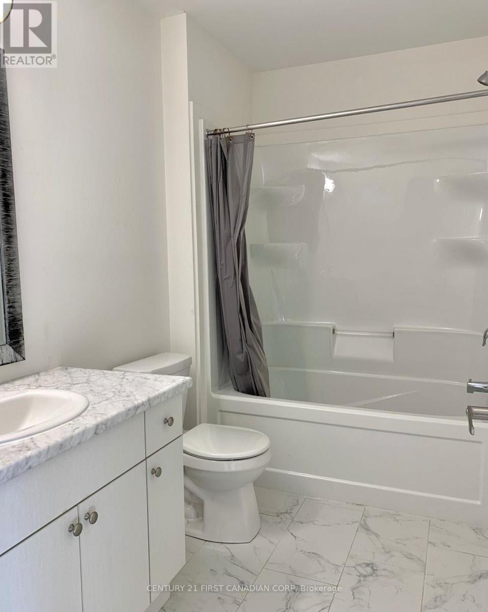 35 - 234 Edgevalley Road, London East, Ontario  N5V 0E3 - Photo 29 - X12827148