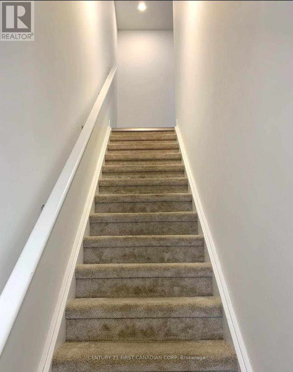 35 - 234 Edgevalley Road, London East, Ontario  N5V 0E3 - Photo 3 - X12827148