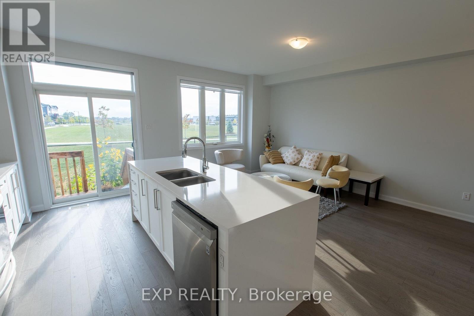 148 Namaste Walk, Ottawa, Ontario  K2J 6Z4 - Photo 5 - X12826930