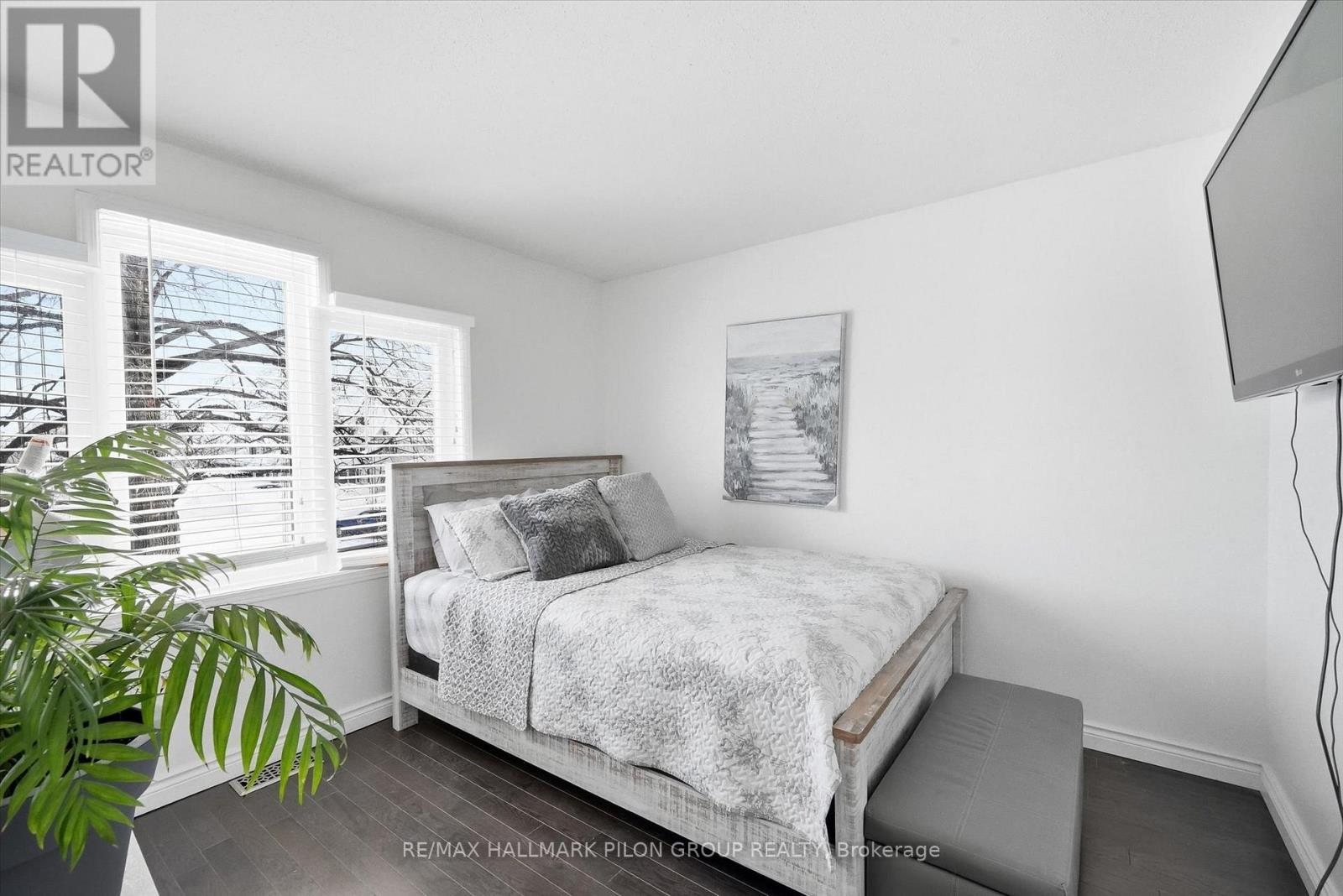 284 Mceachern Crescent, Ottawa, Ontario  K1E 3K3 - Photo 18 - X12827066