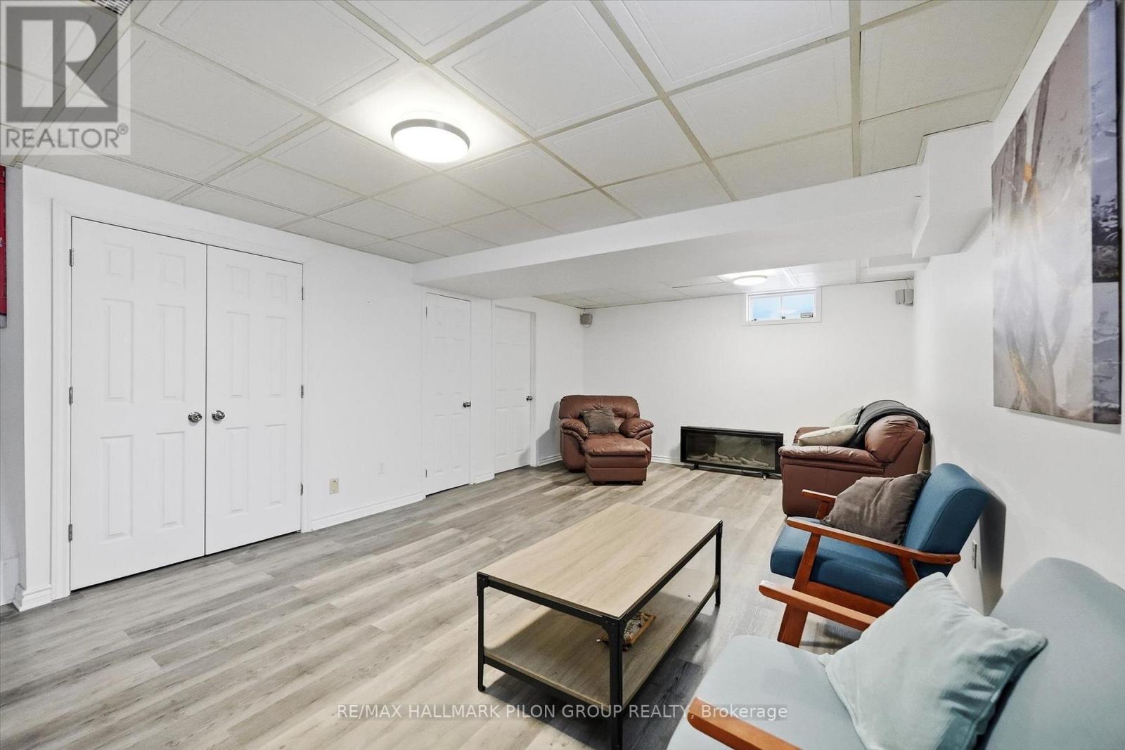 284 Mceachern Crescent, Ottawa, Ontario  K1E 3K3 - Photo 21 - X12827066