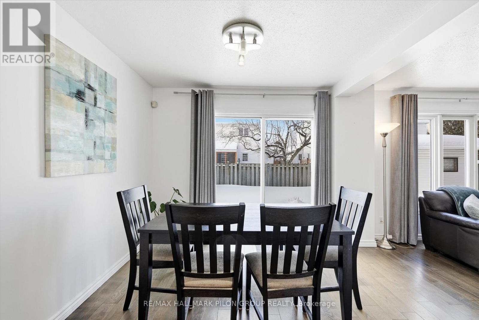 284 Mceachern Crescent, Ottawa, Ontario  K1E 3K3 - Photo 7 - X12827066