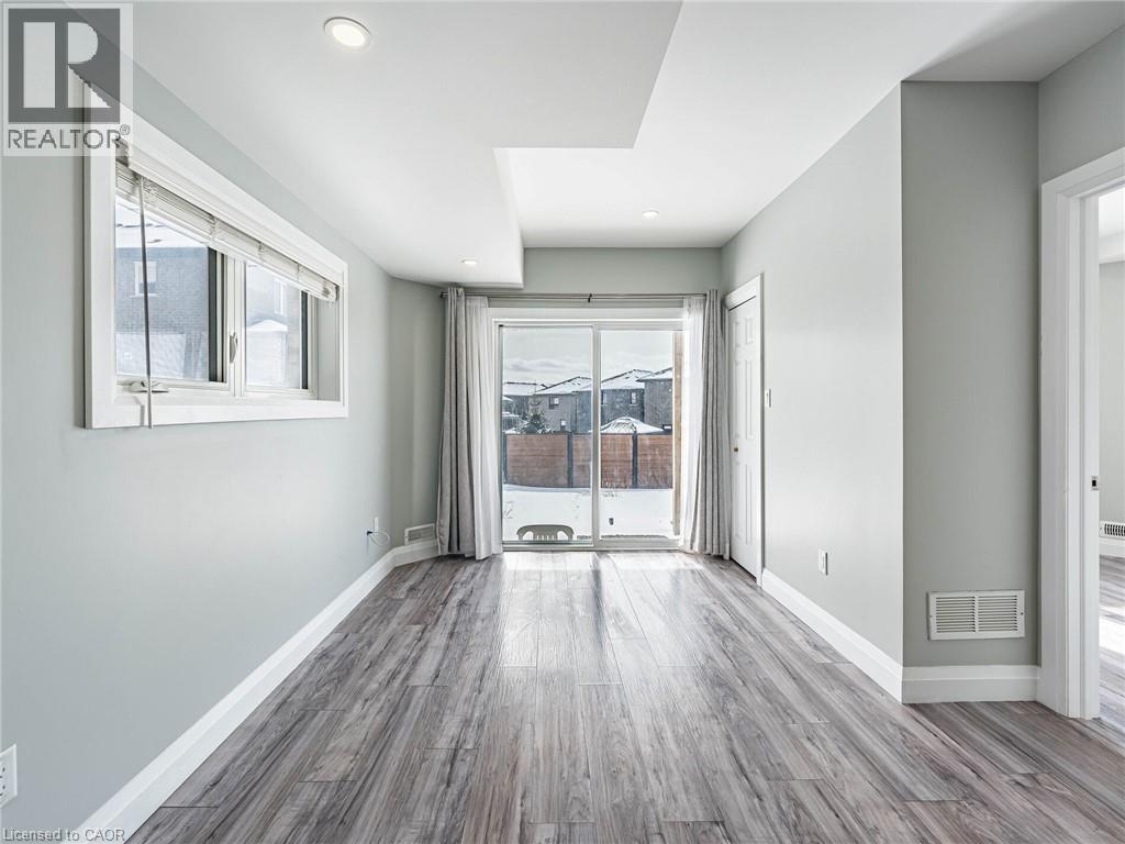 677 Thomas Slee Drive, Kitchener, Ontario  N2P 0J1 - Photo 39 - 40808114