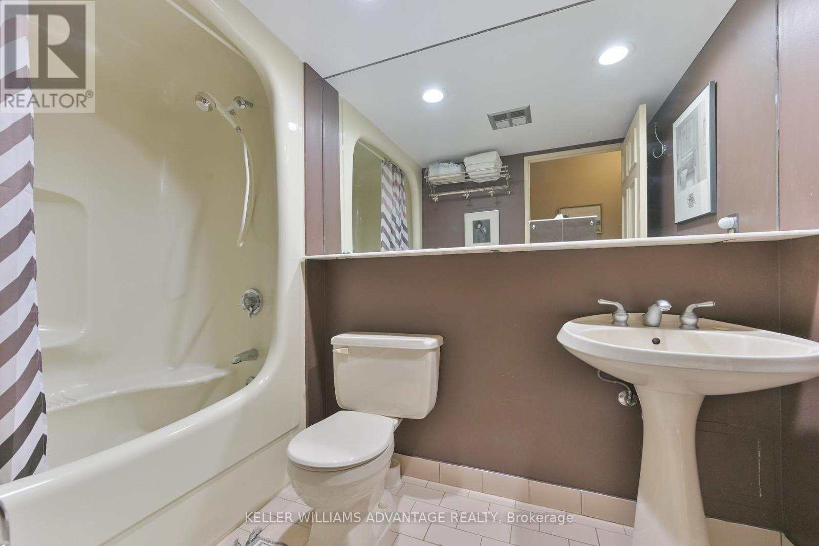 803 - 55 Wellesley Street E, Toronto (Church-Yonge Corridor), Ontario  M4Y 2T6 - Photo 11 - C12827040