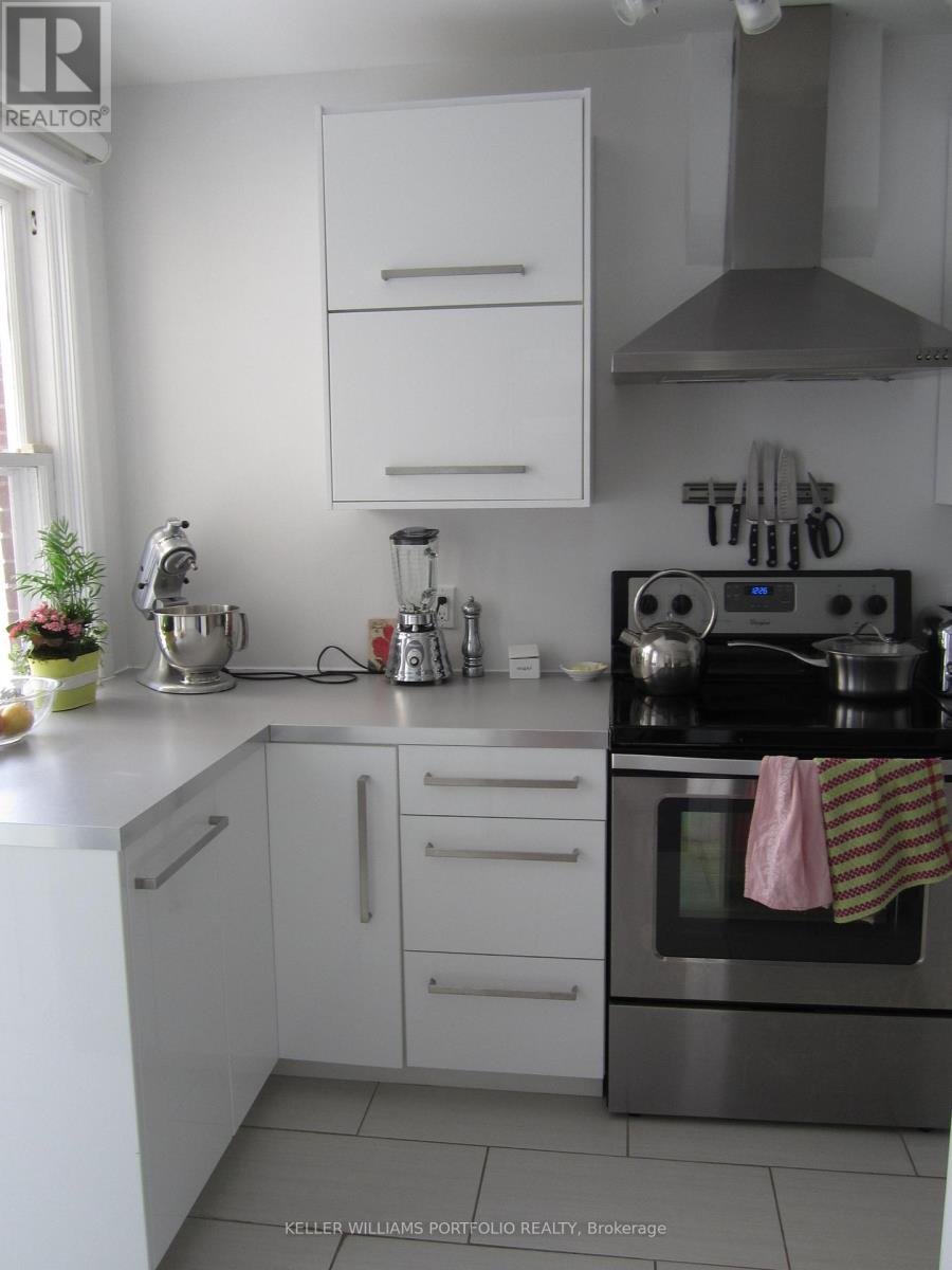 145 Glengrove Avenue W, Toronto, Ontario  M4R 1P1 - Photo 9 - C12827106