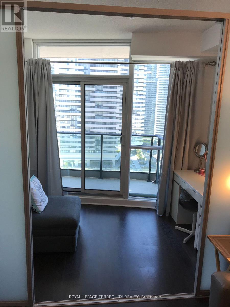 2313 - 33 Bay Street, Toronto (Waterfront Communities), Ontario  M5J 2Z3 - Photo 2 - C12827130