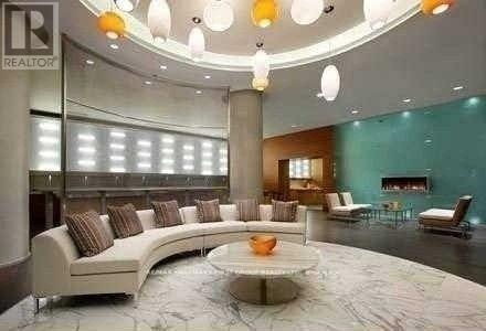 1808 - 125 Village Green Square, Toronto (Agincourt South-Malvern West), Ontario  M1S 0G3 - Photo 15 - E12827108