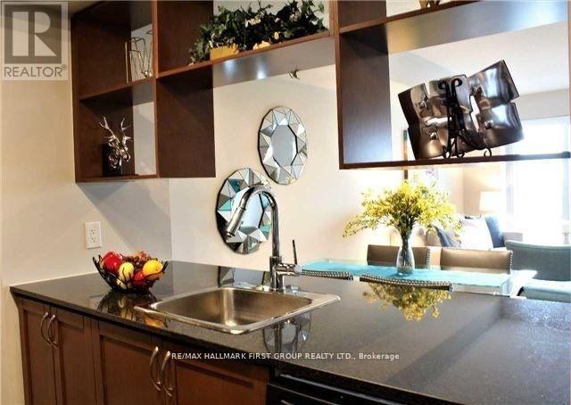 1808 - 125 Village Green Square, Toronto (Agincourt South-Malvern West), Ontario  M1S 0G3 - Photo 2 - E12827108