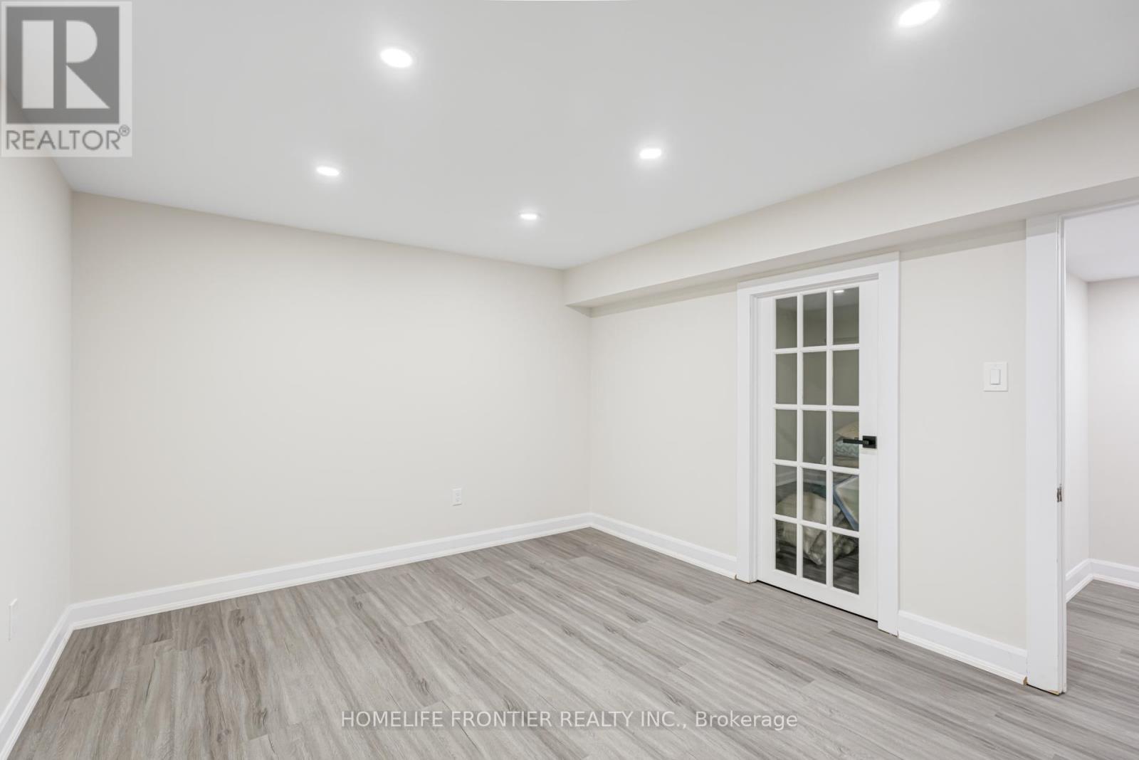 Rear - 270 Yorkshire Drive, Newmarket (Bristol-London), Ontario  L3Y 6J7 - Photo 12 - N12826964