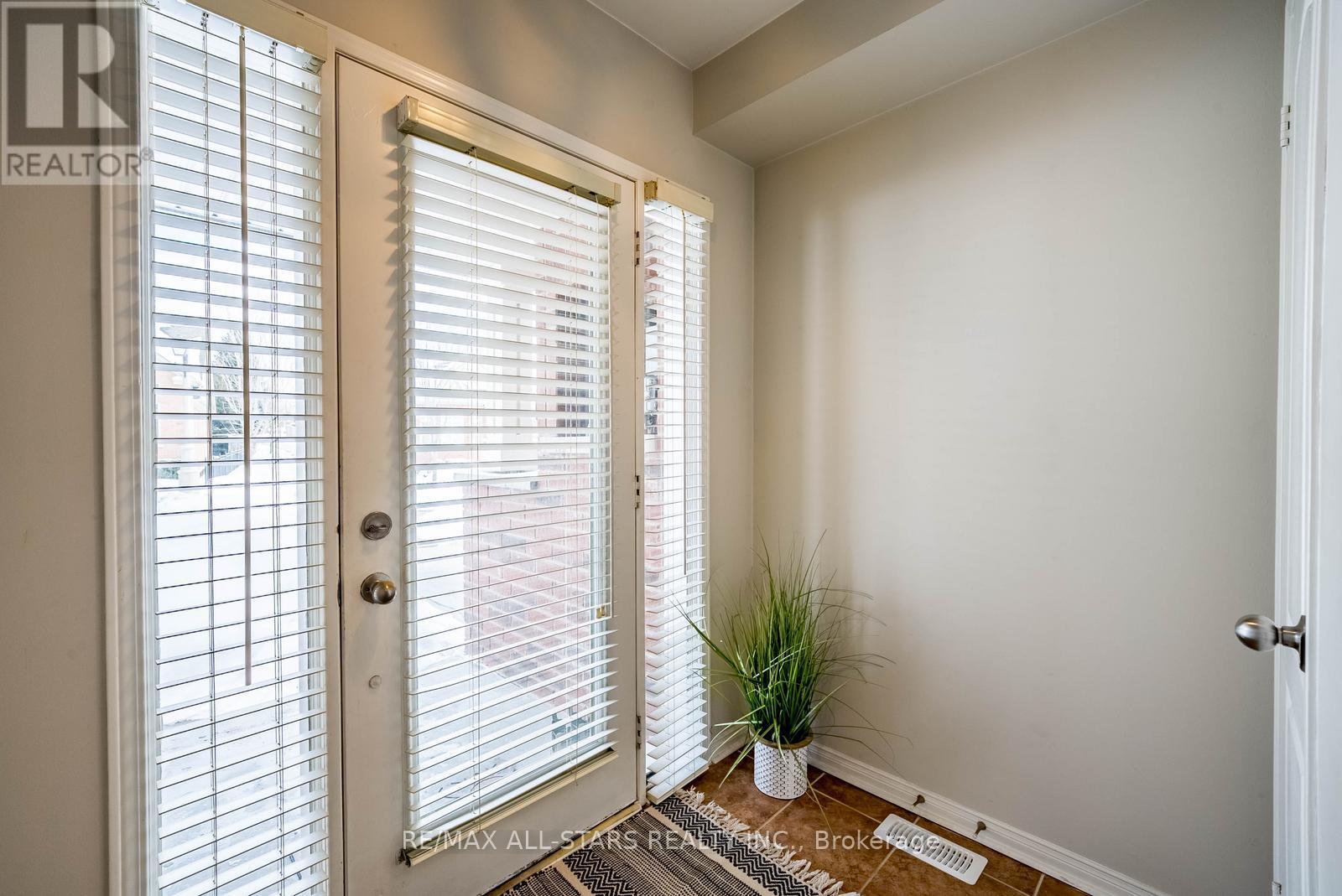 280 Sandale Road, Whitchurch-Stouffville, Ontario  L4A 0Y4 - Photo 6 - N12826986