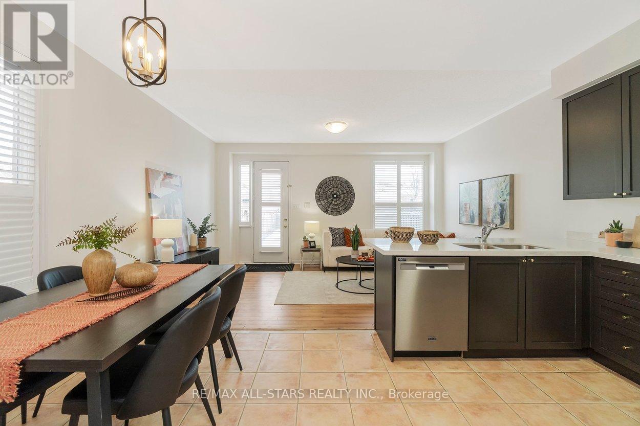 33 Christian Reesor Park Avenue, Markham, Ontario  L6B 1B6 - Photo 14 - N12827144