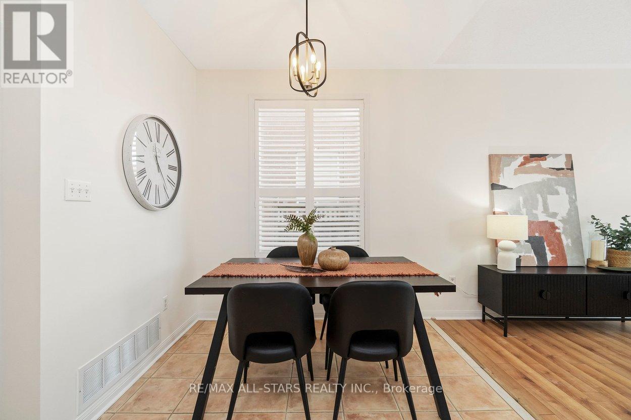 33 Christian Reesor Park Avenue, Markham, Ontario  L6B 1B6 - Photo 15 - N12827144