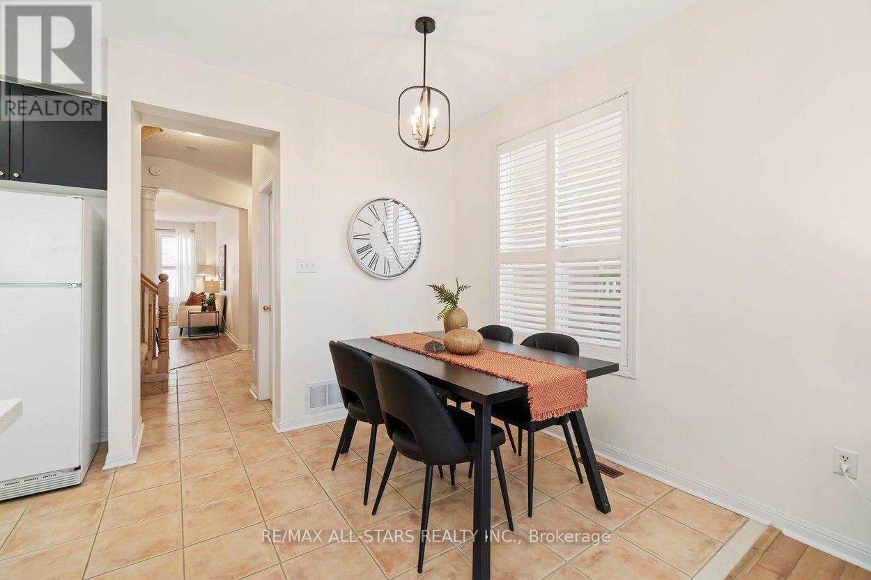 33 Christian Reesor Park Avenue, Markham, Ontario  L6B 1B6 - Photo 16 - N12827144