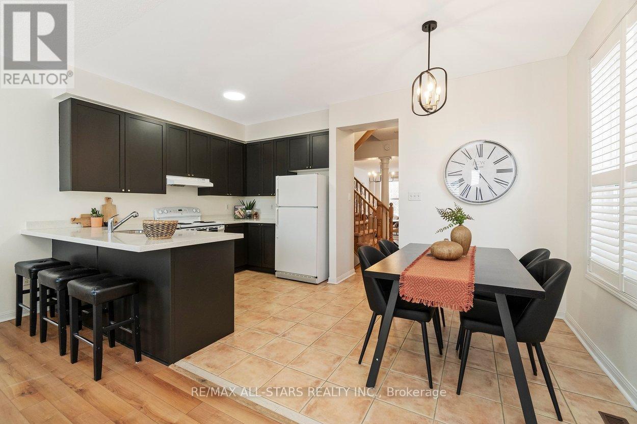 33 Christian Reesor Park Avenue, Markham, Ontario  L6B 1B6 - Photo 19 - N12827144