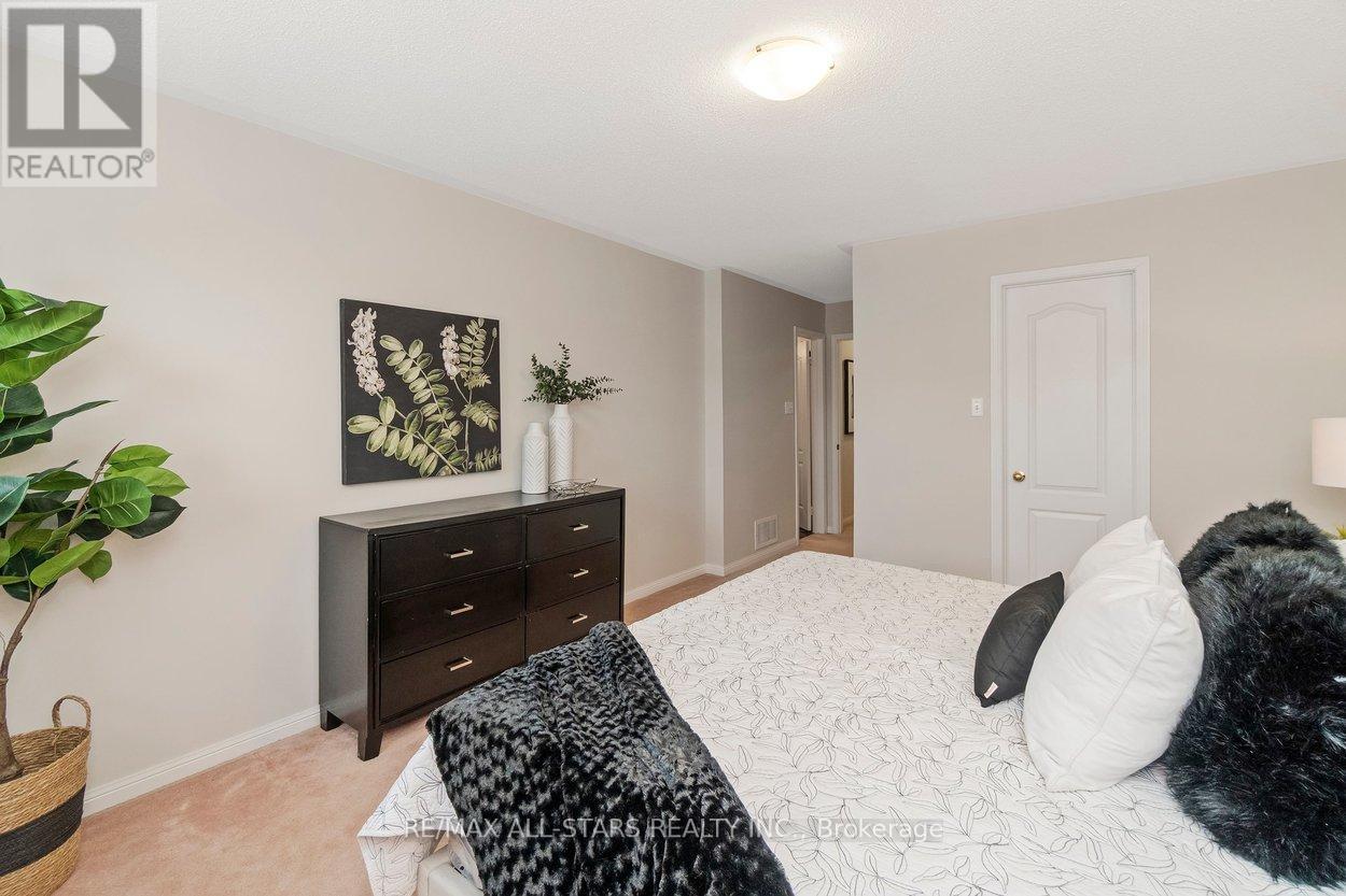 33 Christian Reesor Park Avenue, Markham, Ontario  L6B 1B6 - Photo 33 - N12827144