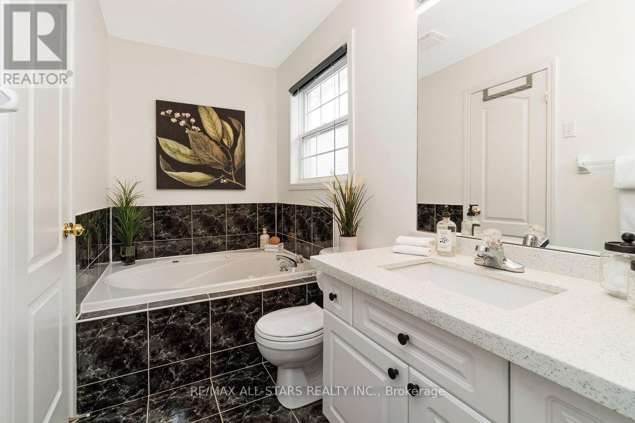 33 Christian Reesor Park Avenue, Markham, Ontario  L6B 1B6 - Photo 35 - N12827144