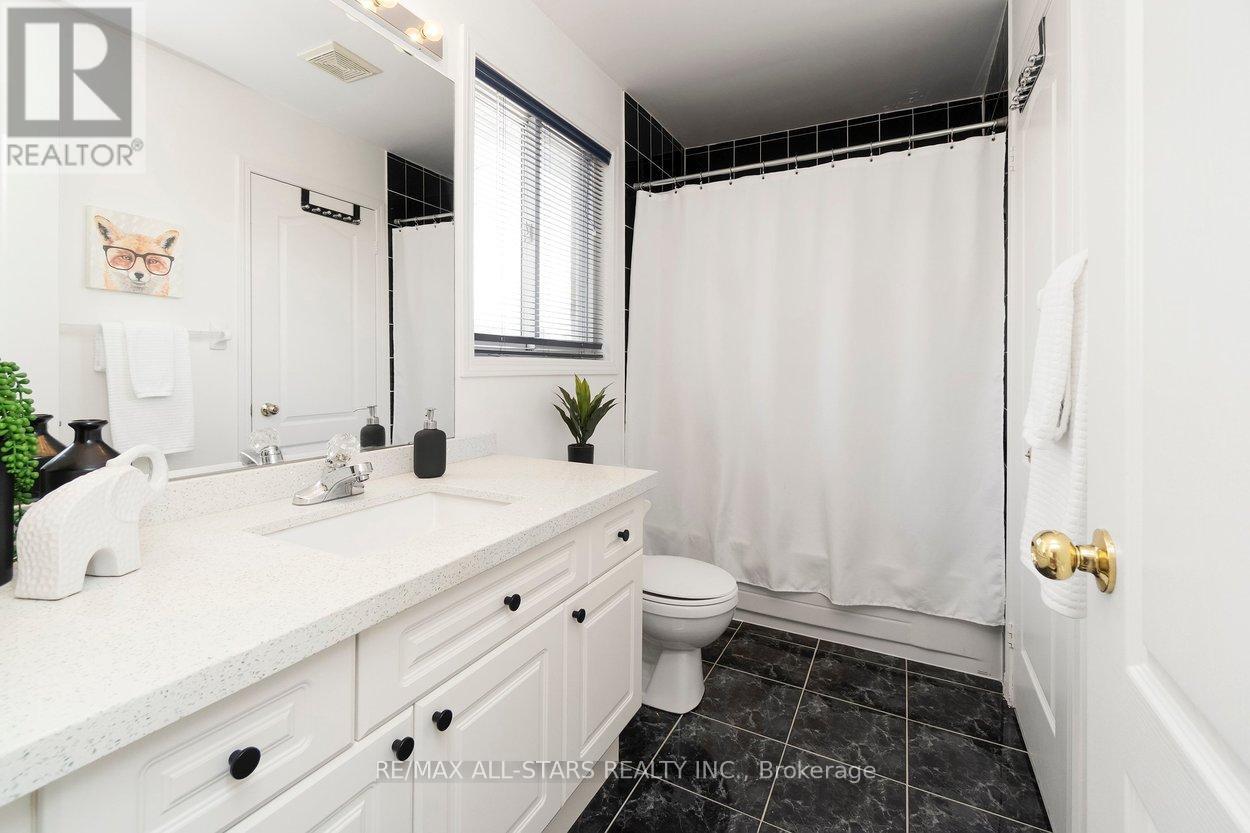 33 Christian Reesor Park Avenue, Markham, Ontario  L6B 1B6 - Photo 42 - N12827144