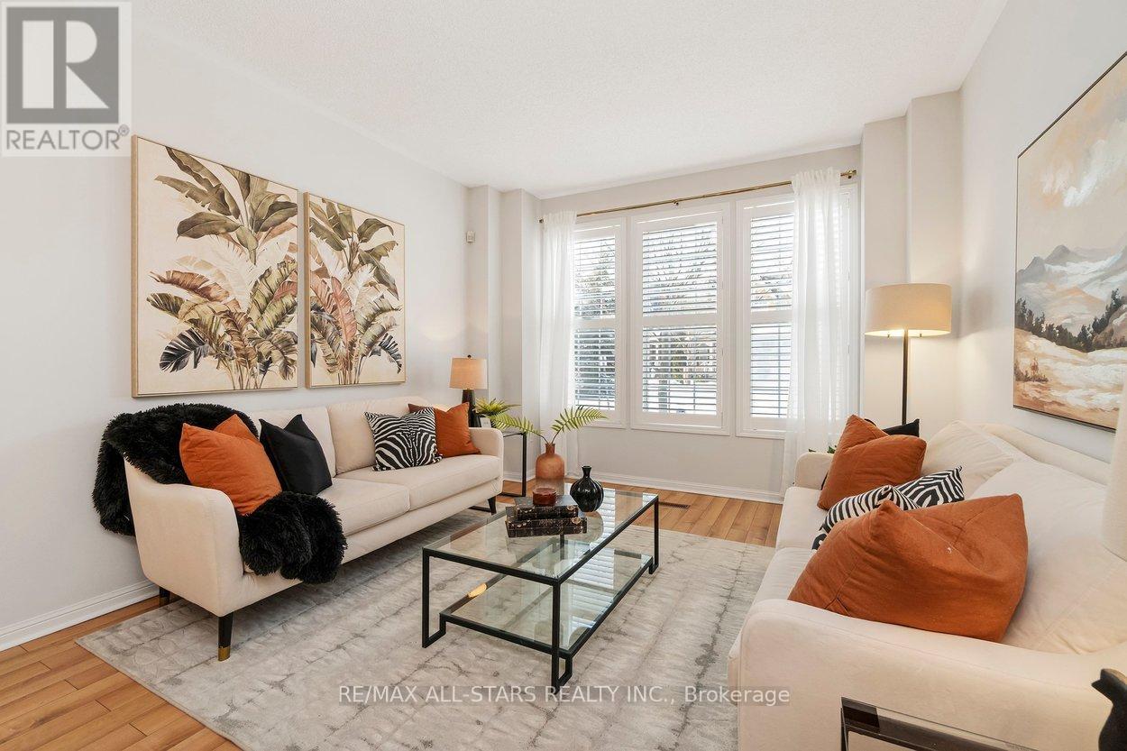 33 Christian Reesor Park Avenue, Markham, Ontario  L6B 1B6 - Photo 6 - N12827144