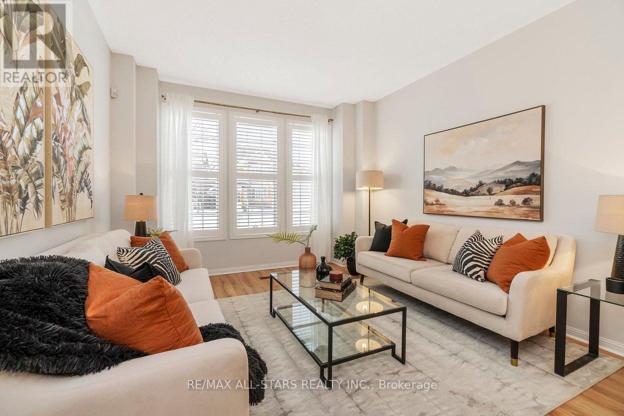 33 Christian Reesor Park Avenue, Markham, Ontario  L6B 1B6 - Photo 7 - N12827144