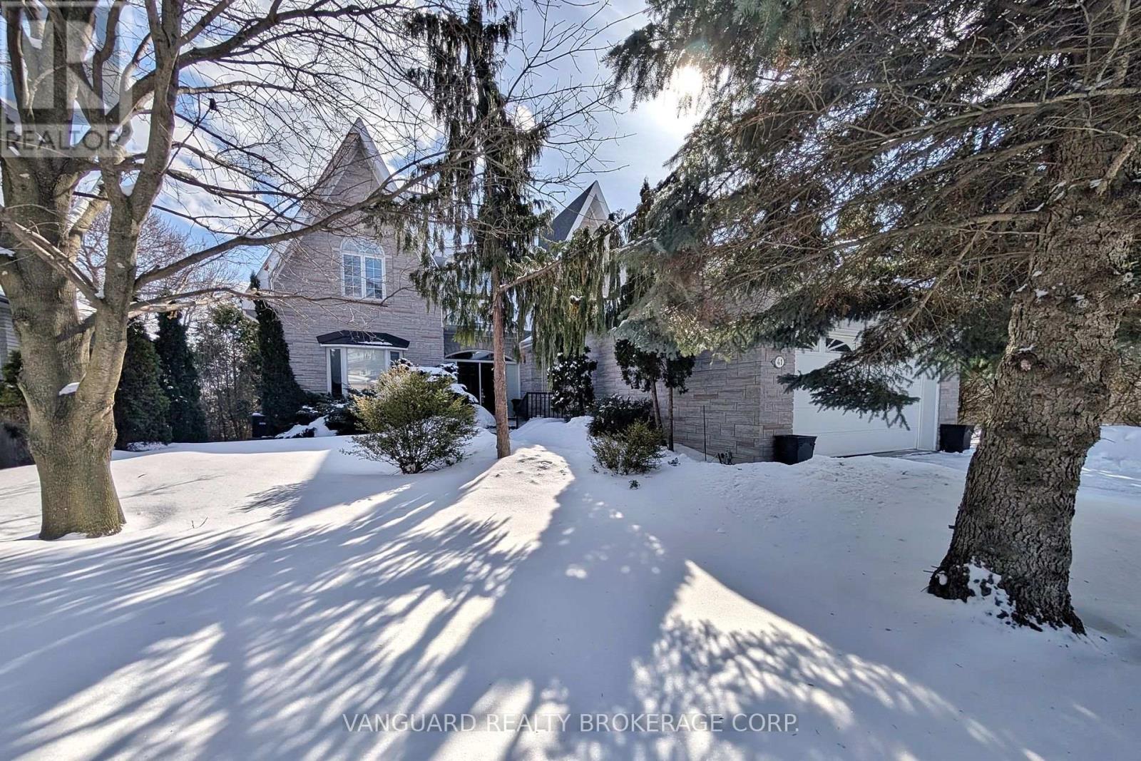 41 Cooperage Crescent, Richmond Hill, Ontario  L4C 9M2 - Photo 2 - N12827150