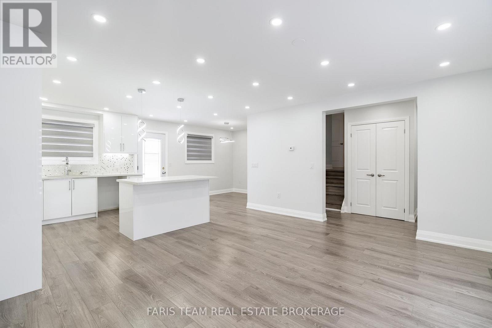 66 Peacock Lane, Barrie, Ontario  L4N 3R9 - Photo 15 - S12827024