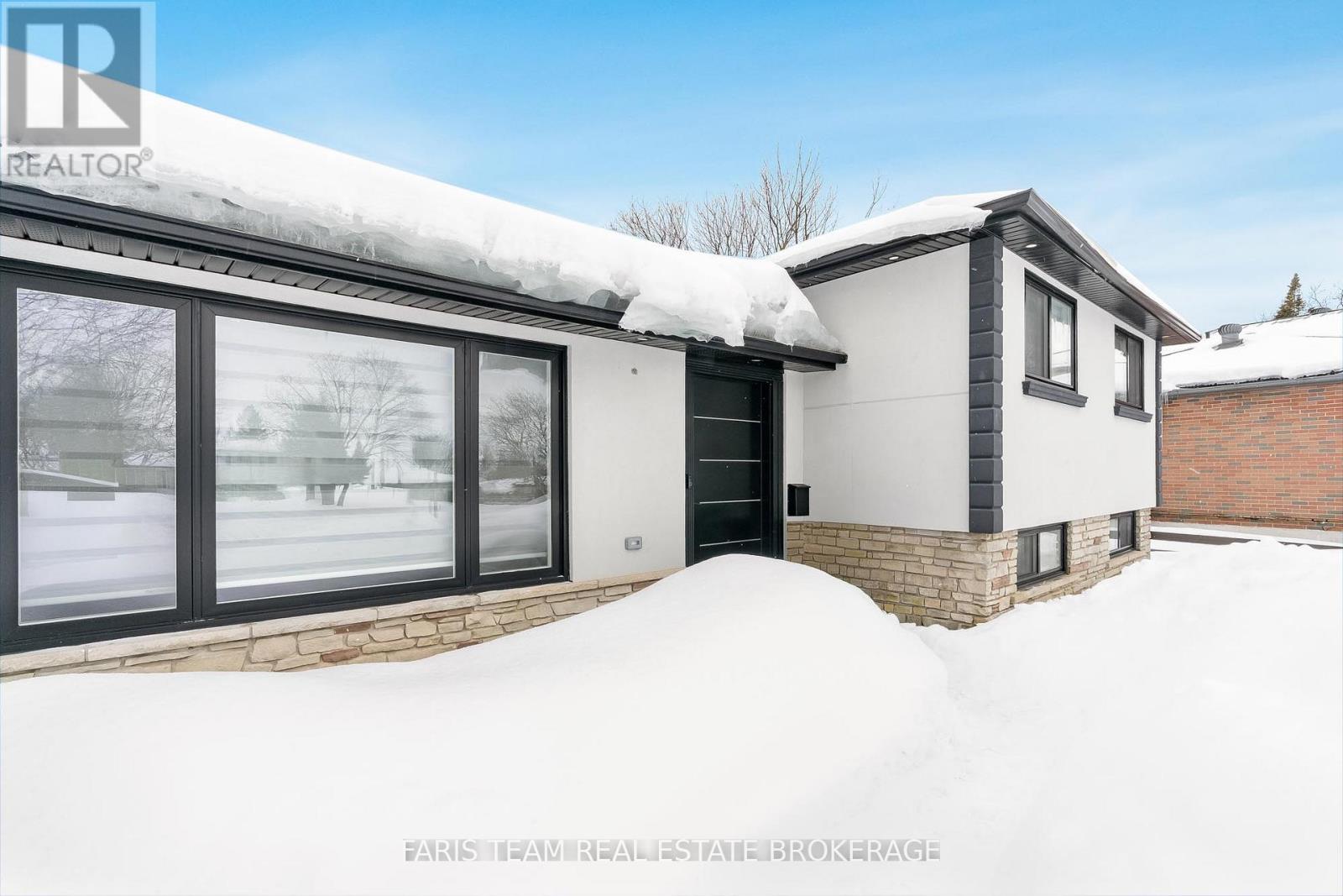 66 Peacock Lane, Barrie, Ontario  L4N 3R9 - Photo 4 - S12827024