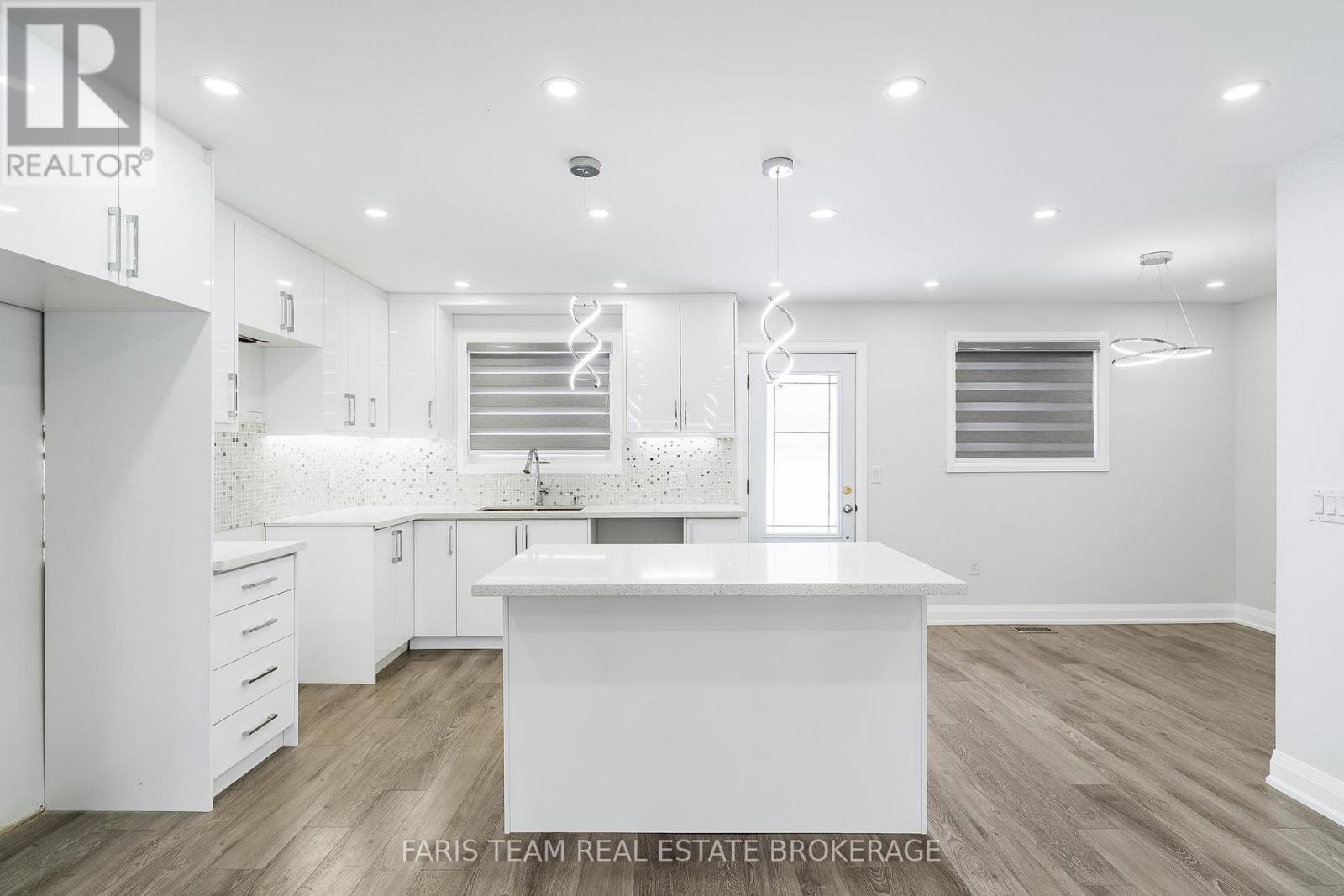 66 Peacock Lane, Barrie, Ontario  L4N 3R9 - Photo 6 - S12827024