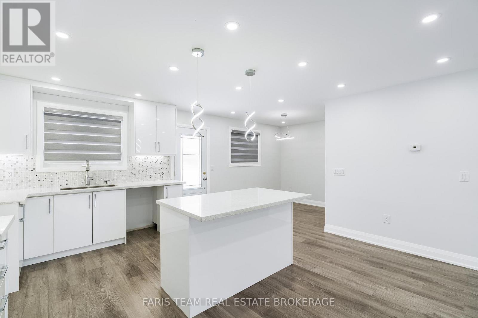 66 Peacock Lane, Barrie, Ontario  L4N 3R9 - Photo 7 - S12827024