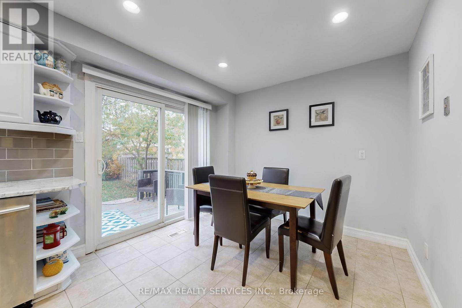 8 Stephensen Court, Brampton, Ontario  L6V 3X8 - Photo 13 - W12685930