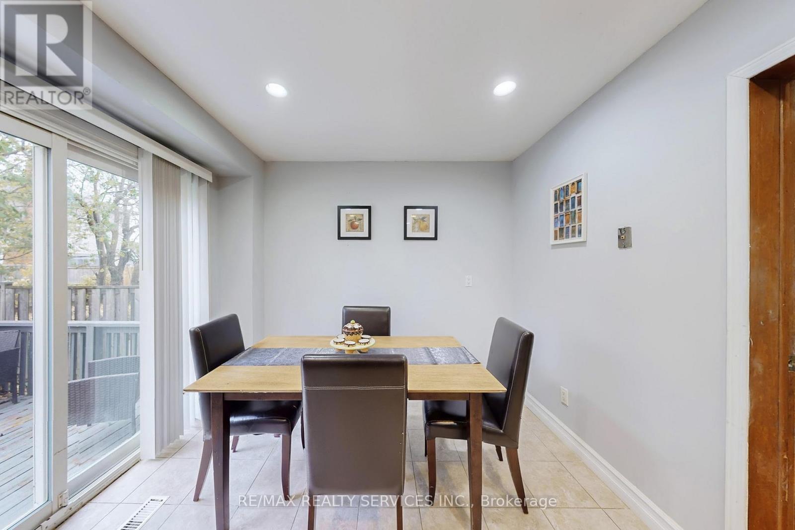 8 Stephensen Court, Brampton, Ontario  L6V 3X8 - Photo 11 - W12685930