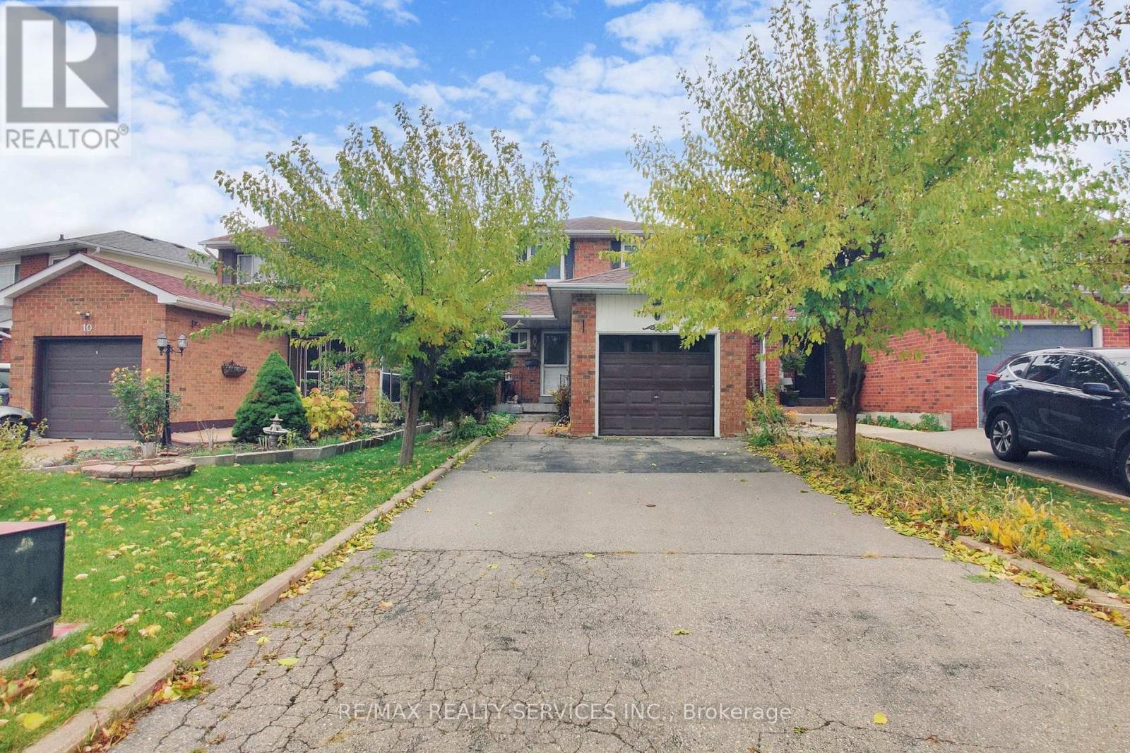 8 Stephensen Court, Brampton, Ontario  L6V 3X8 - Photo 4 - W12685930