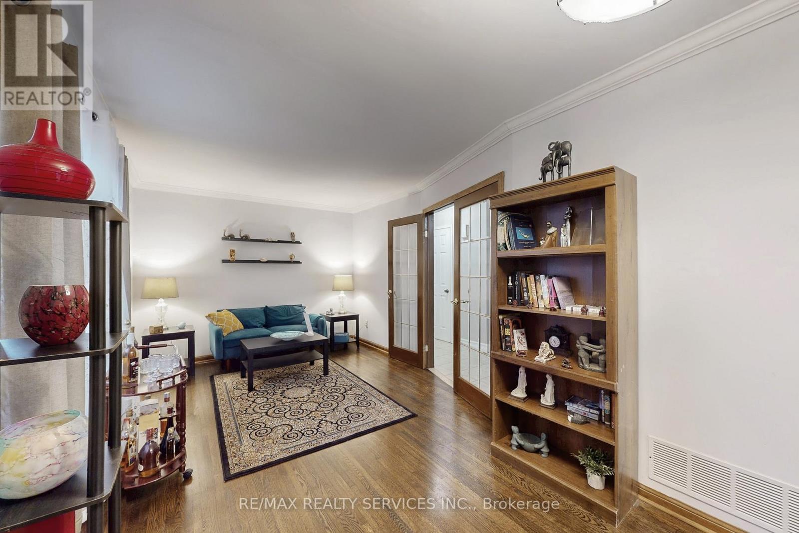 8 Stephensen Court, Brampton, Ontario  L6V 3X8 - Photo 6 - W12685930