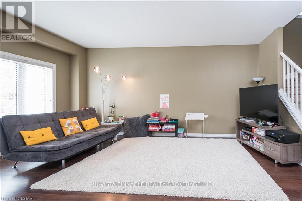 90 - 112 North Centre Road, London North (North B), Ontario  N5X 0G9 - Photo 4 - X12827134