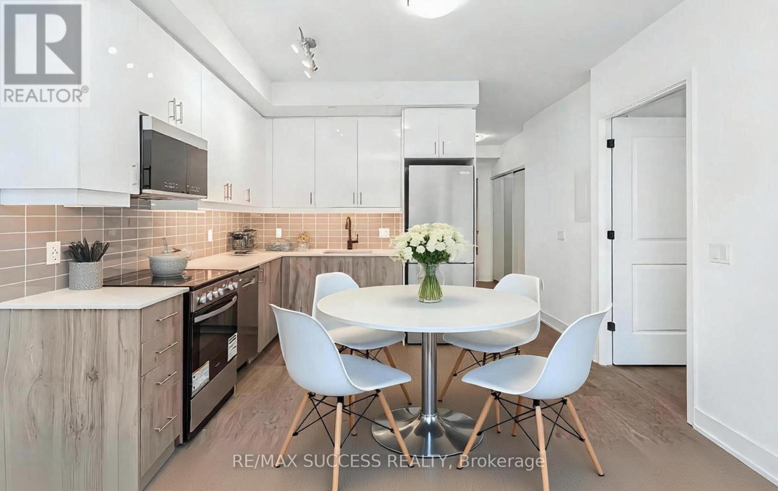 2343 Khalsa Gate, Oakville, Ontario  L6M 5R6 - Photo 5 - W12826984