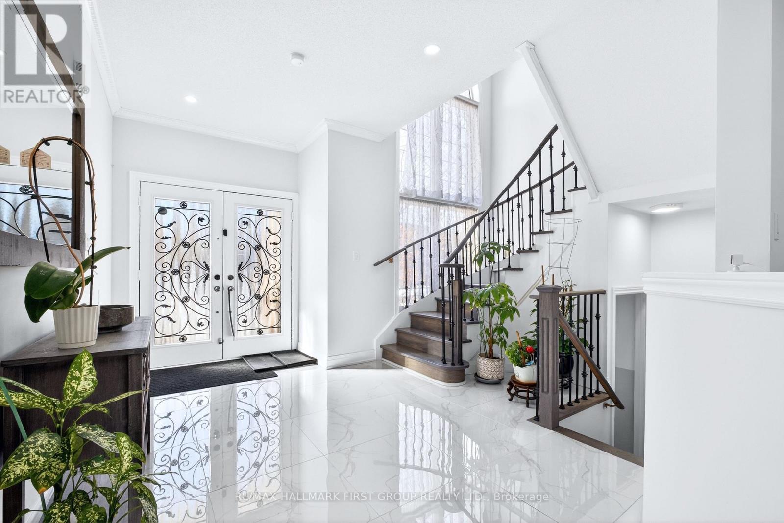 18 Buster Drive, Brampton, Ontario  L6Y 5P8 - Photo 4 - W12826992