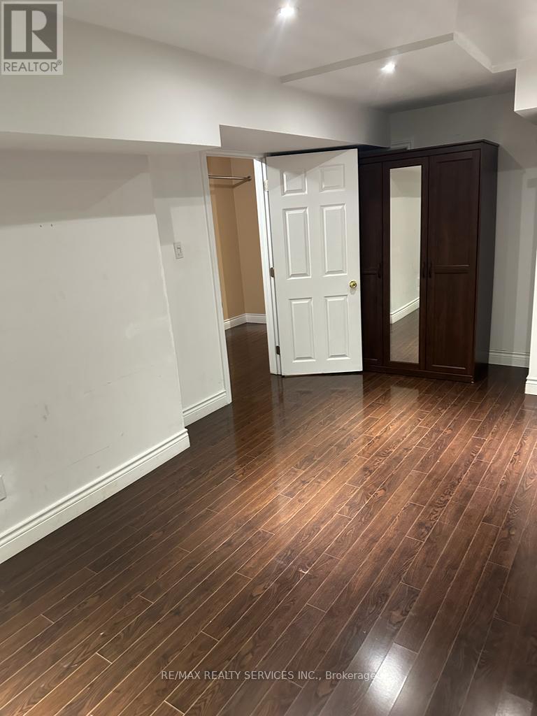 (Lower) - 17 Eagle Plains Drive, Brampton (Sandringham-Wellington), Ontario  L3R 3M6 - Photo 10 - W12826994