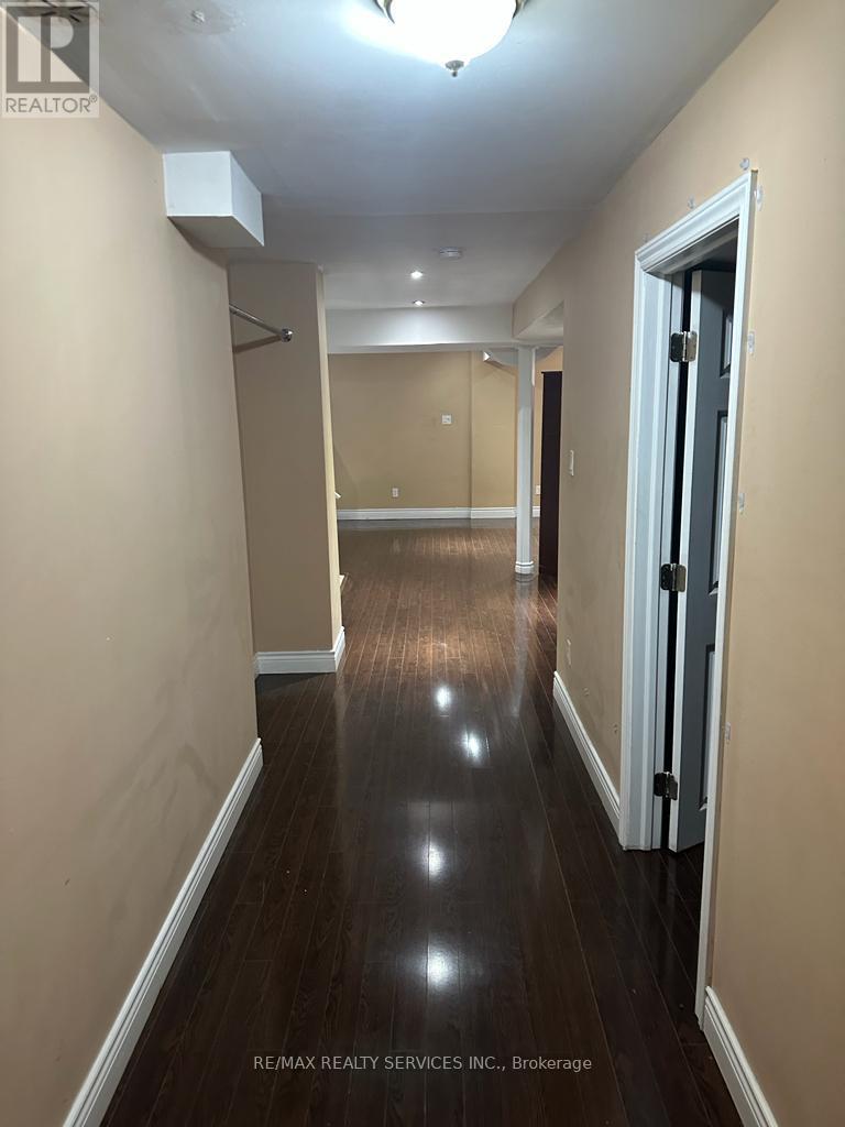 (Lower) - 17 Eagle Plains Drive, Brampton (Sandringham-Wellington), Ontario  L3R 3M6 - Photo 11 - W12826994