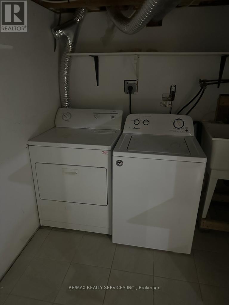 (Lower) - 17 Eagle Plains Drive, Brampton (Sandringham-Wellington), Ontario  L3R 3M6 - Photo 13 - W12826994