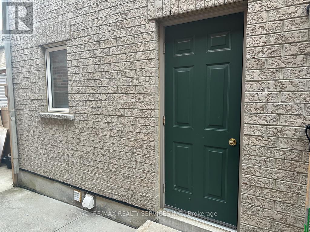 (Lower) - 17 Eagle Plains Drive, Brampton (Sandringham-Wellington), Ontario  L3R 3M6 - Photo 3 - W12826994