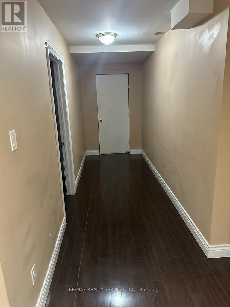 (Lower) - 17 Eagle Plains Drive, Brampton (Sandringham-Wellington), Ontario  L3R 3M6 - Photo 7 - W12826994