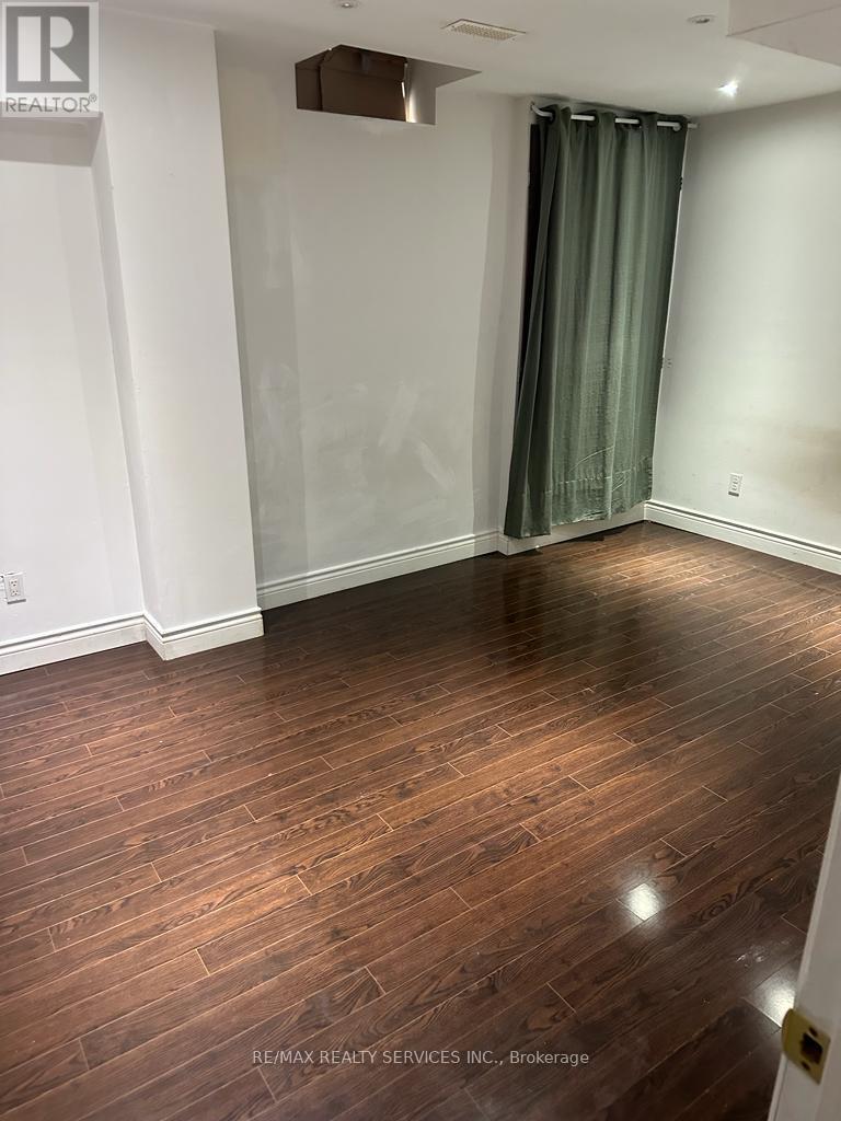 (Lower) - 17 Eagle Plains Drive, Brampton (Sandringham-Wellington), Ontario  L3R 3M6 - Photo 9 - W12826994