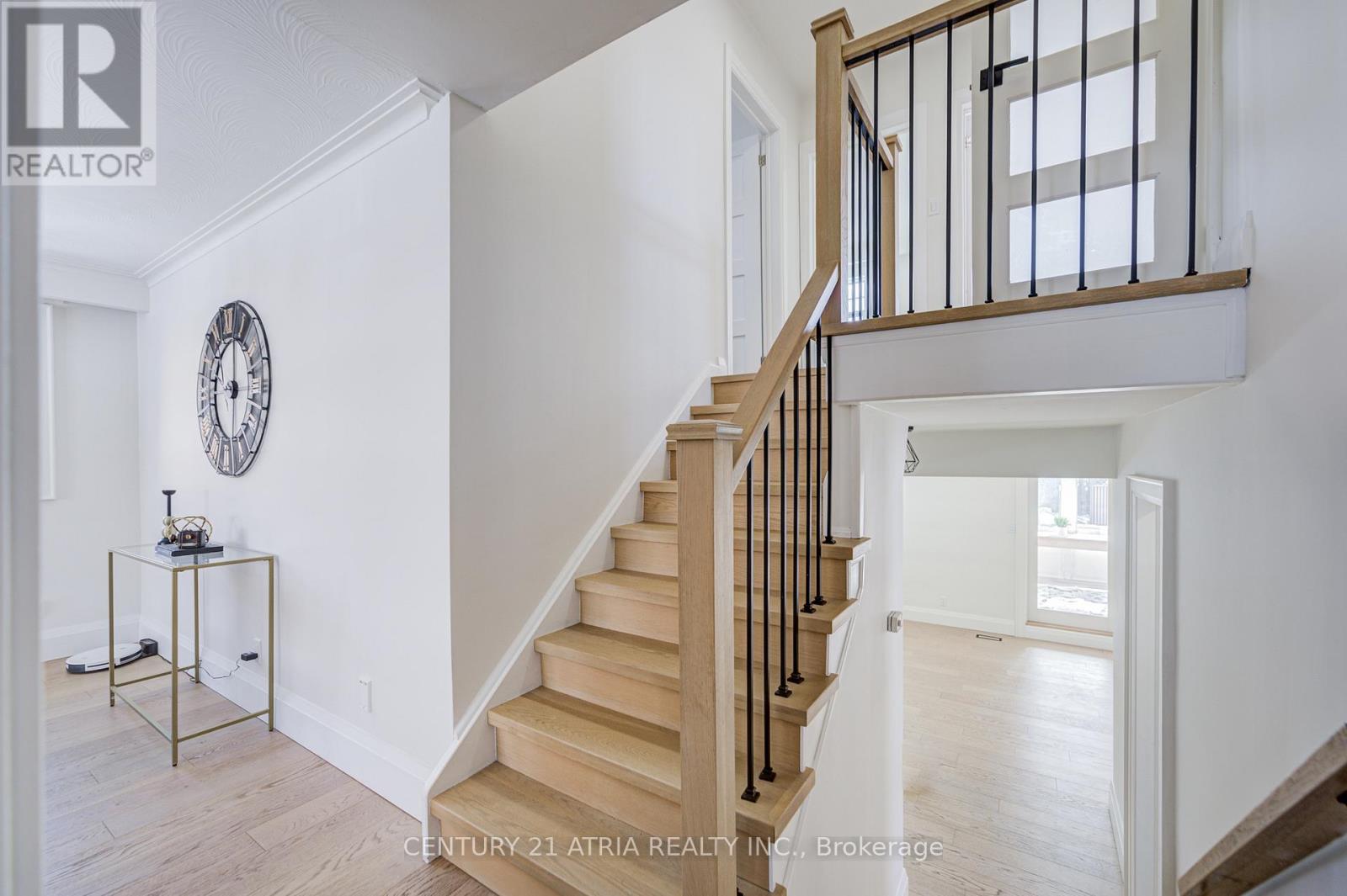 23 Ladbrooke Road, Toronto, Ontario  M3R 2A7 - Photo 15 - W12826996