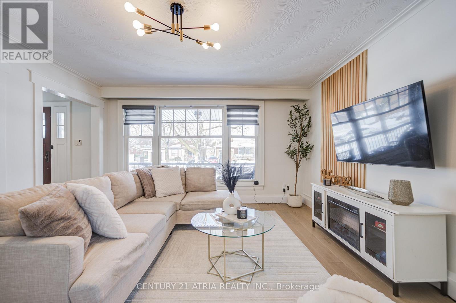 23 Ladbrooke Road, Toronto, Ontario  M3R 2A7 - Photo 5 - W12826996