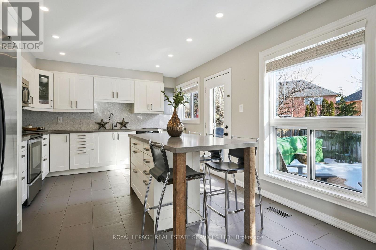 2414 Proudfoot Trail, Oakville, Ontario  L6M 3Y1 - Photo 15 - W12827014