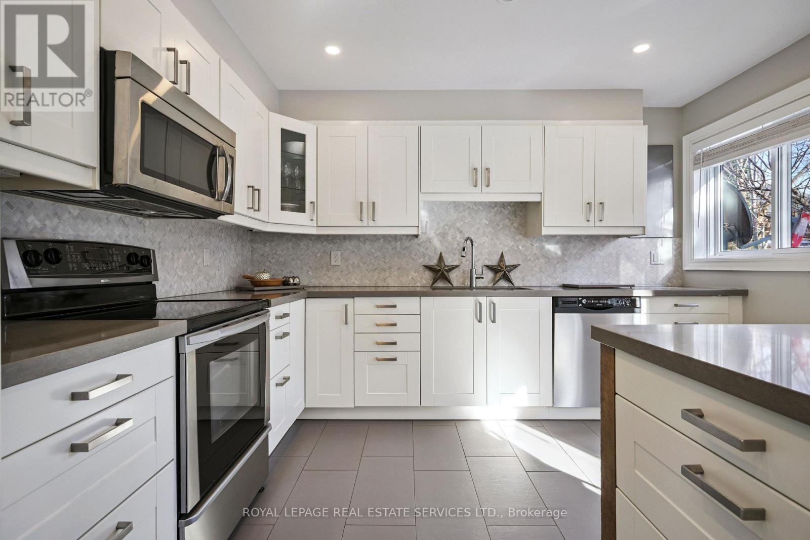 2414 Proudfoot Trail, Oakville, Ontario  L6M 3Y1 - Photo 16 - W12827014