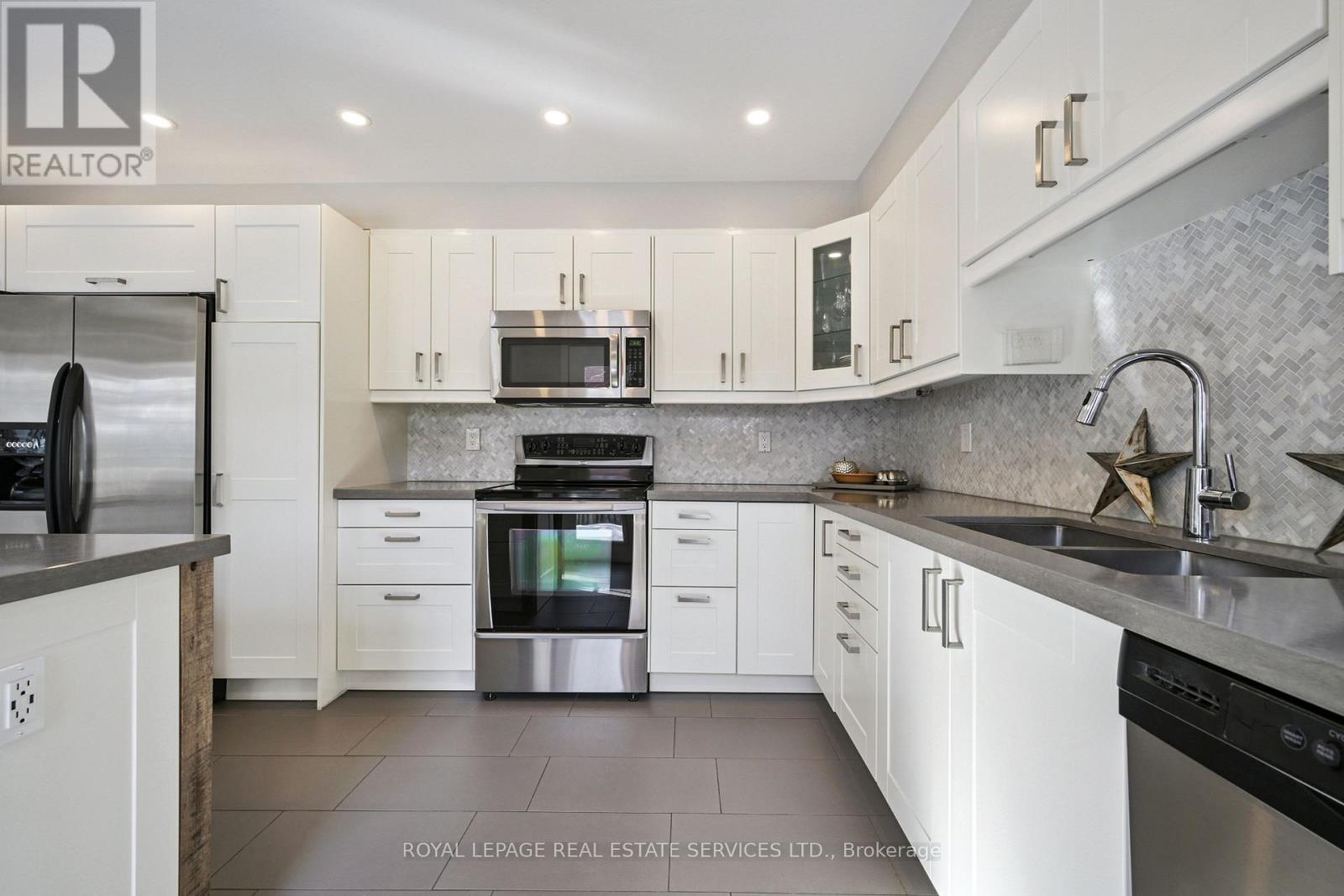 2414 Proudfoot Trail, Oakville, Ontario  L6M 3Y1 - Photo 17 - W12827014